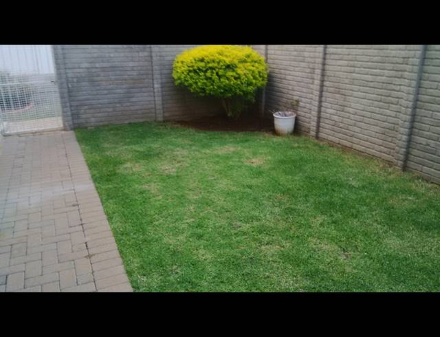 2 BEDROOM TOWNHOUSE TO LET IN WATERVAL EAST